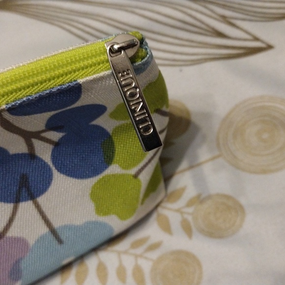 EUC Clinique Makeup Bag with Goodies - Picture 3 of 16